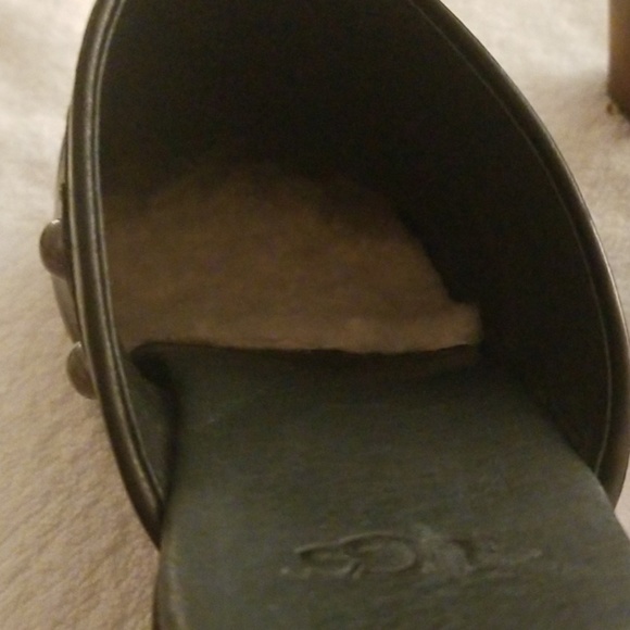 *sold* Ugg Black Clogs - Picture 5 of 8